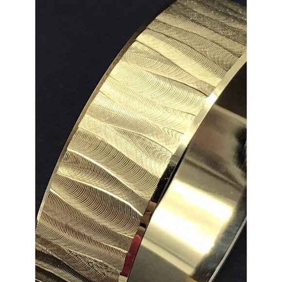 Classic Textured Gold Tone Bangle Bracelet Mirrored Trim Classy MINT Stacking - Picture 4 of 4